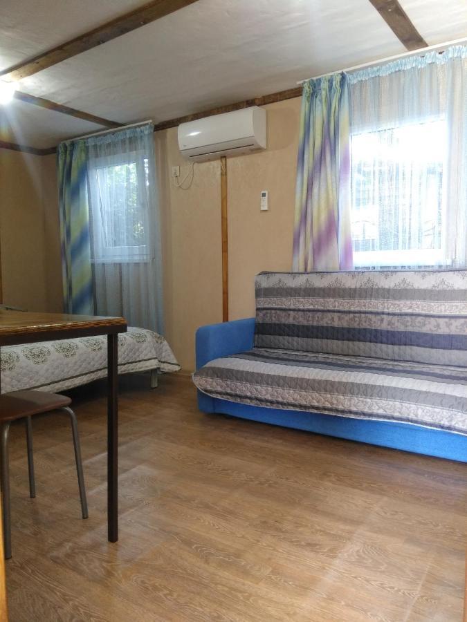 Hotel Гостевой Дом Ксения Sochumi Exterior foto