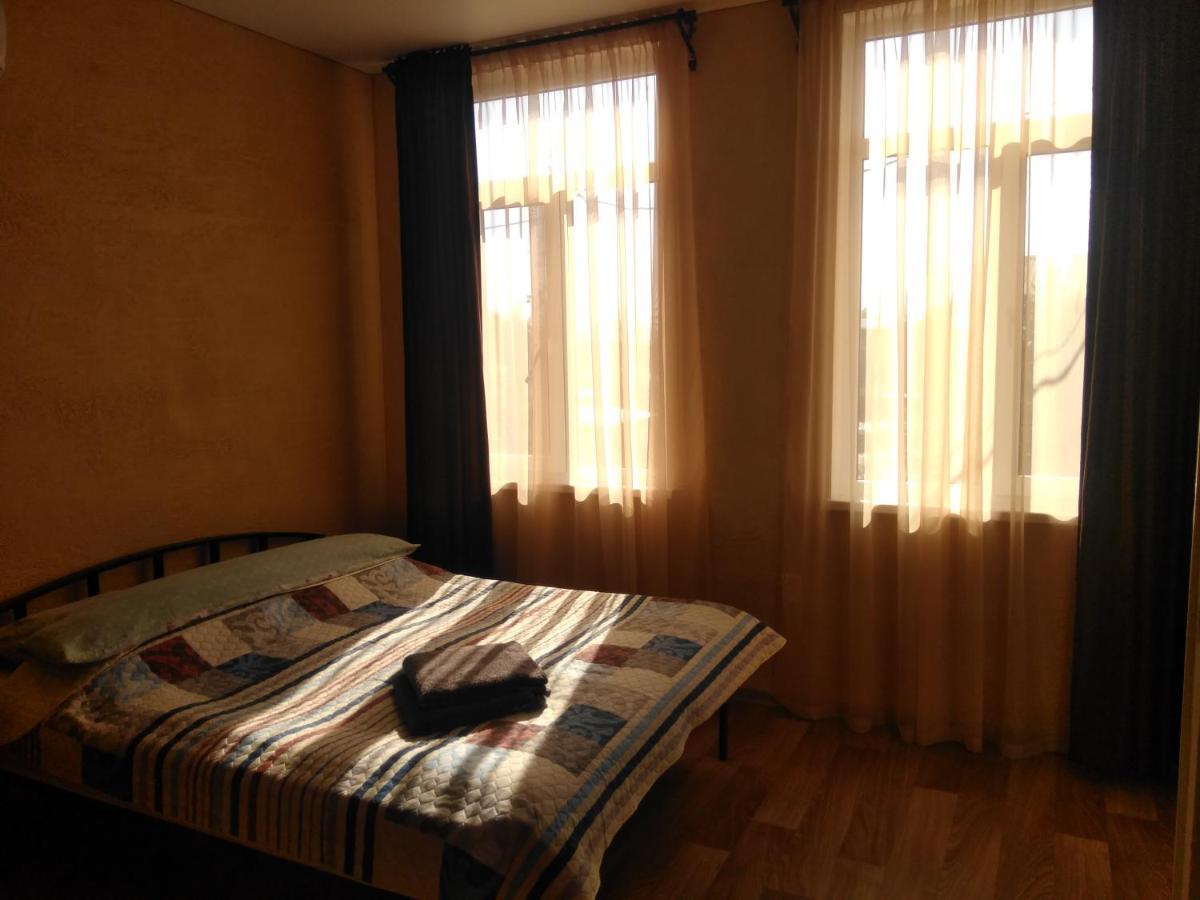 Hotel Гостевой Дом Ксения Sochumi Exterior foto