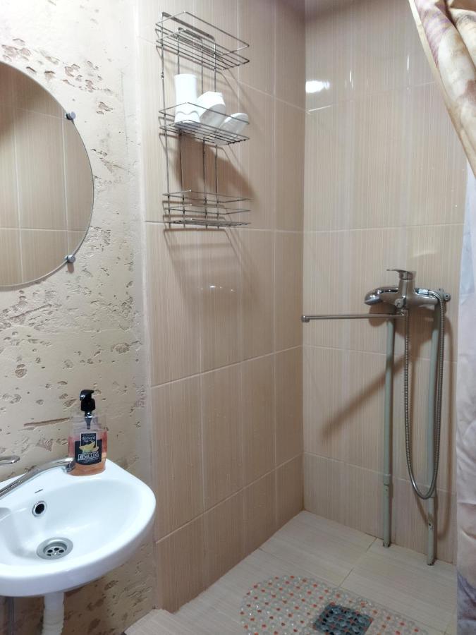 Hotel Гостевой Дом Ксения Sochumi Exterior foto